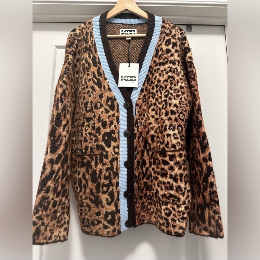 💙🤎 NWT! KBB by KAHLANA BARFIELD BROWN Tan Leopard Print Cardigan - Size Large - Picture 4 of 8